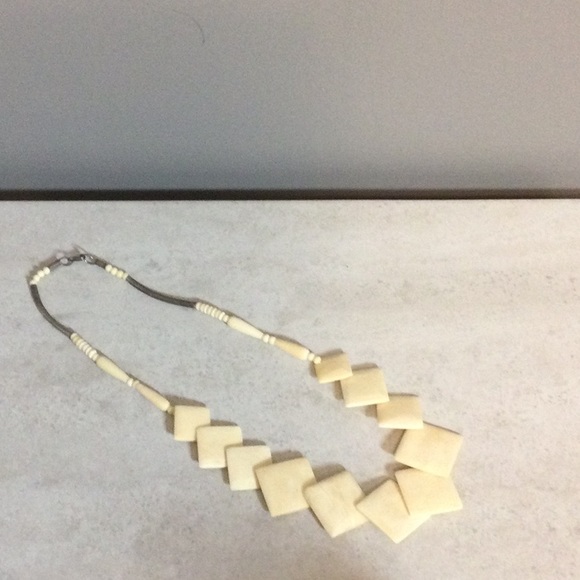 Square Ivory graduated bead necklace - Picture 1 of 10